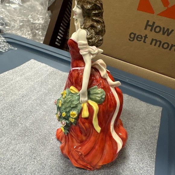 Royal Daulton “Winter” Fugurine - Picture 4 of 6